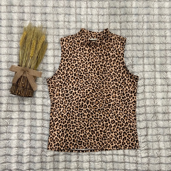 Tops - Cheeta print turtle neck